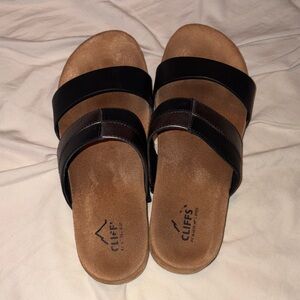 Cliffs by White Mountain Black and Brown Slide Sandals